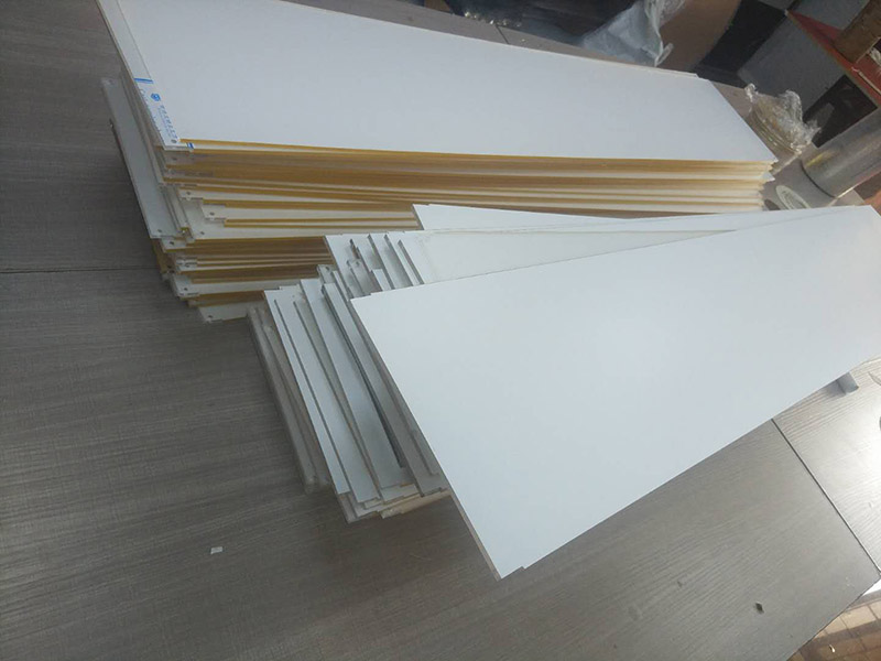 大型長導(dǎo)光板